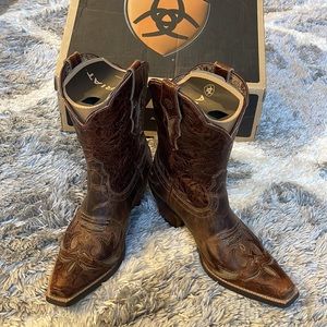 Ariat Dahlia size 8 cowgirl boots